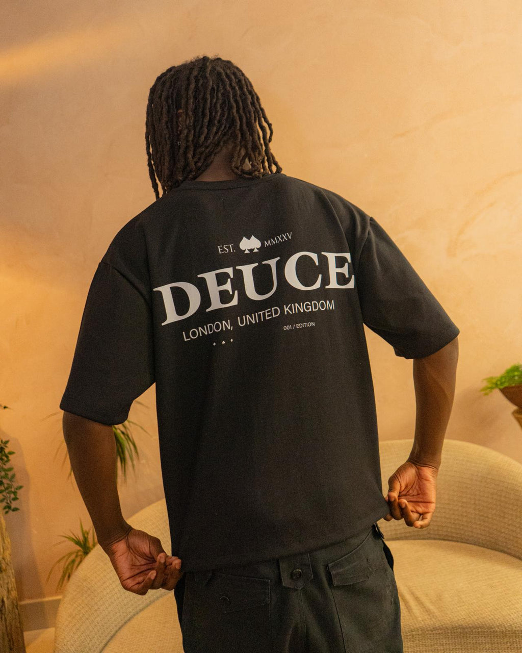 THE SIGNATURE T-SHIRT - BLACK